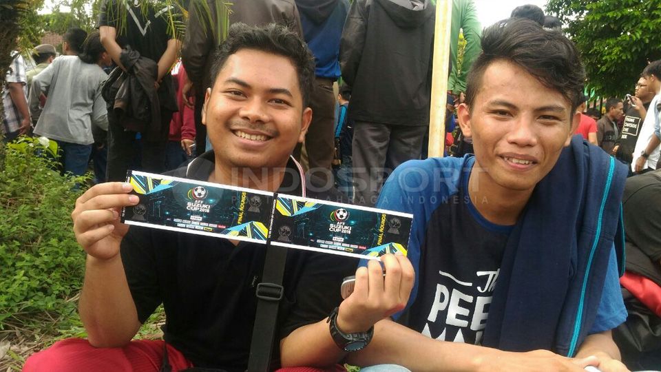 Taufik dan rahman (Suporter Timnas Indonesia) Copyright: &copy; Zainal Hasan/Indosport